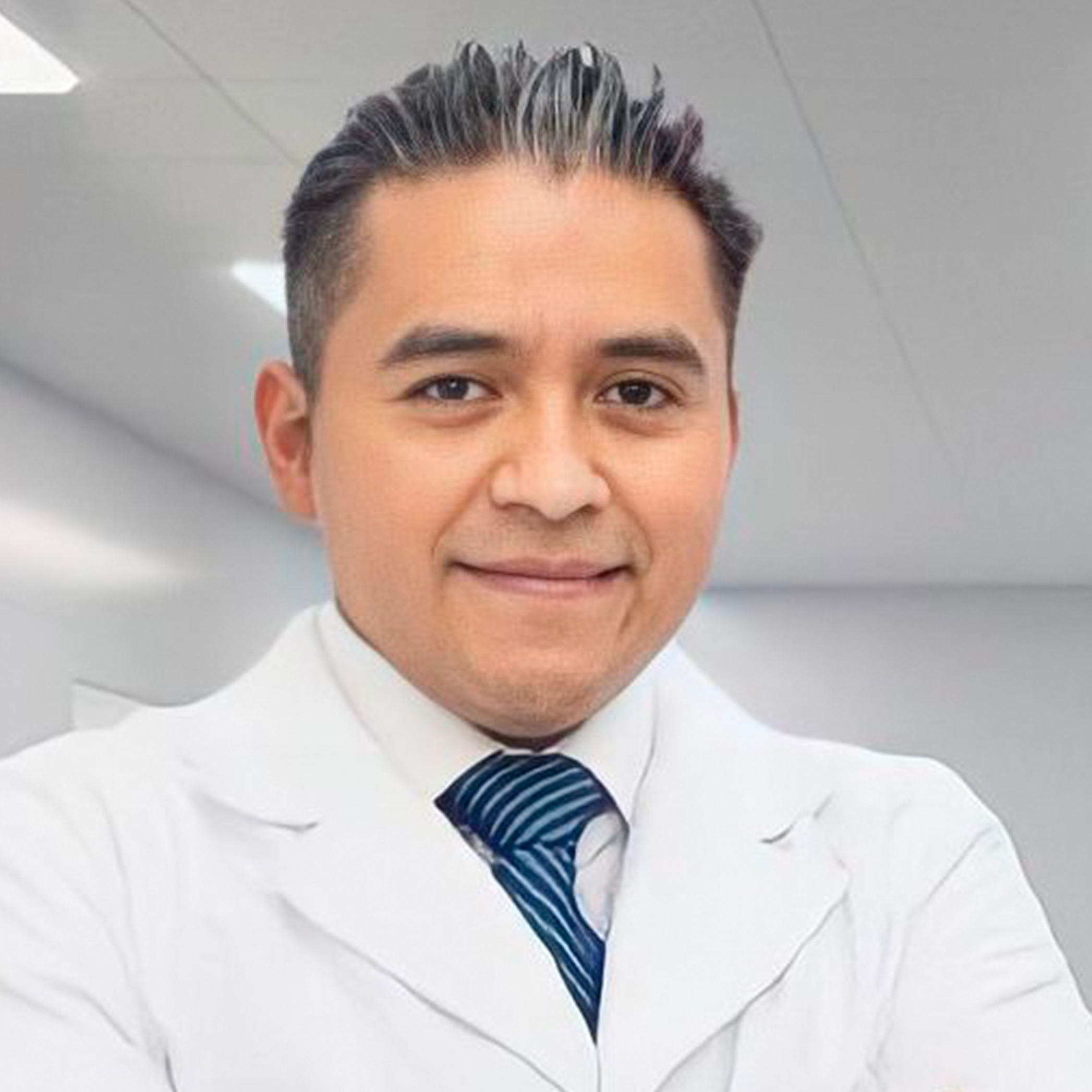 Dr. Adrián Flores Romero